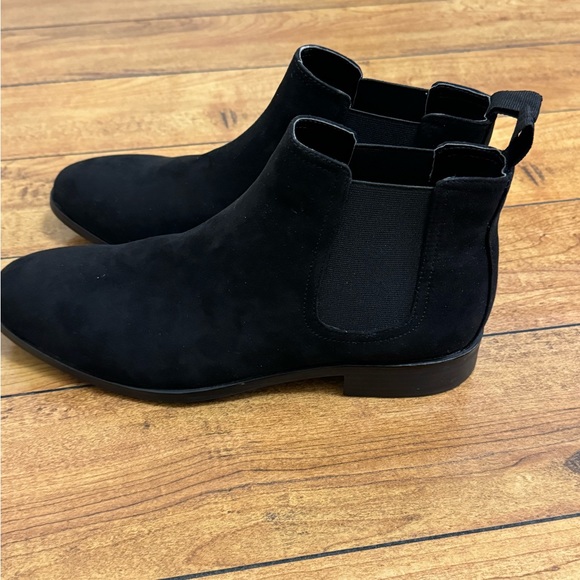 Chelsea Boot - Picture 2 of 3